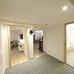 2 I Kueche I Waschmaschine I Smarttv I Klima I Parkplatz I 3 Bed I Garden I Wlan Appartement *